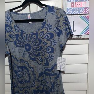 NWT- LuLaRoe classic tee-size lg
